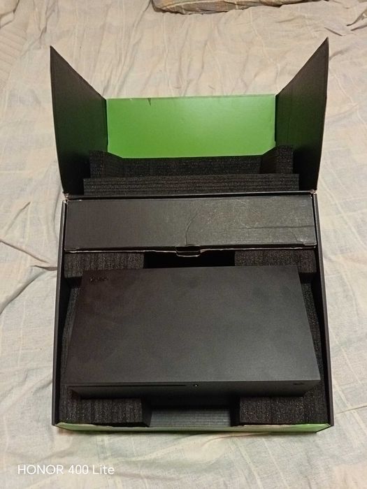 XBOX SERIES X практически нов