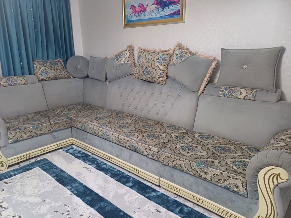Продам угловой диван в хорошом состояние