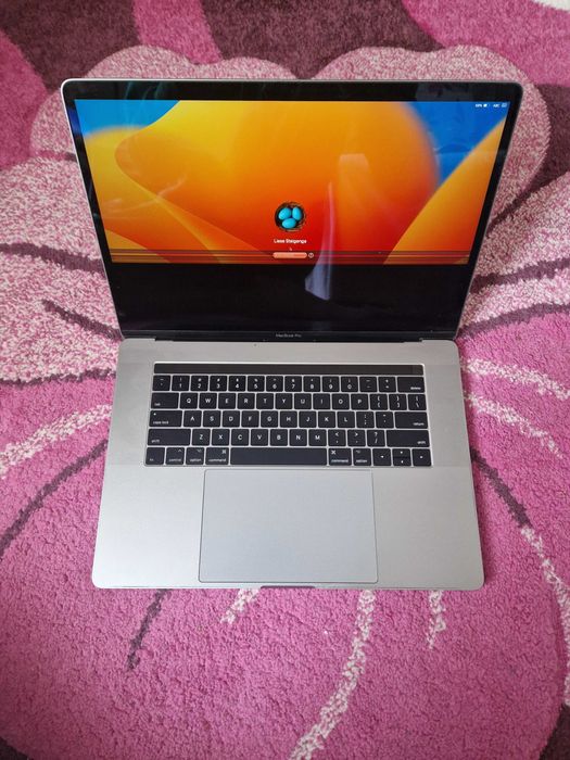 Defect MacBook Pro (15-inch Four Thunderbolt 3 (USB-C))