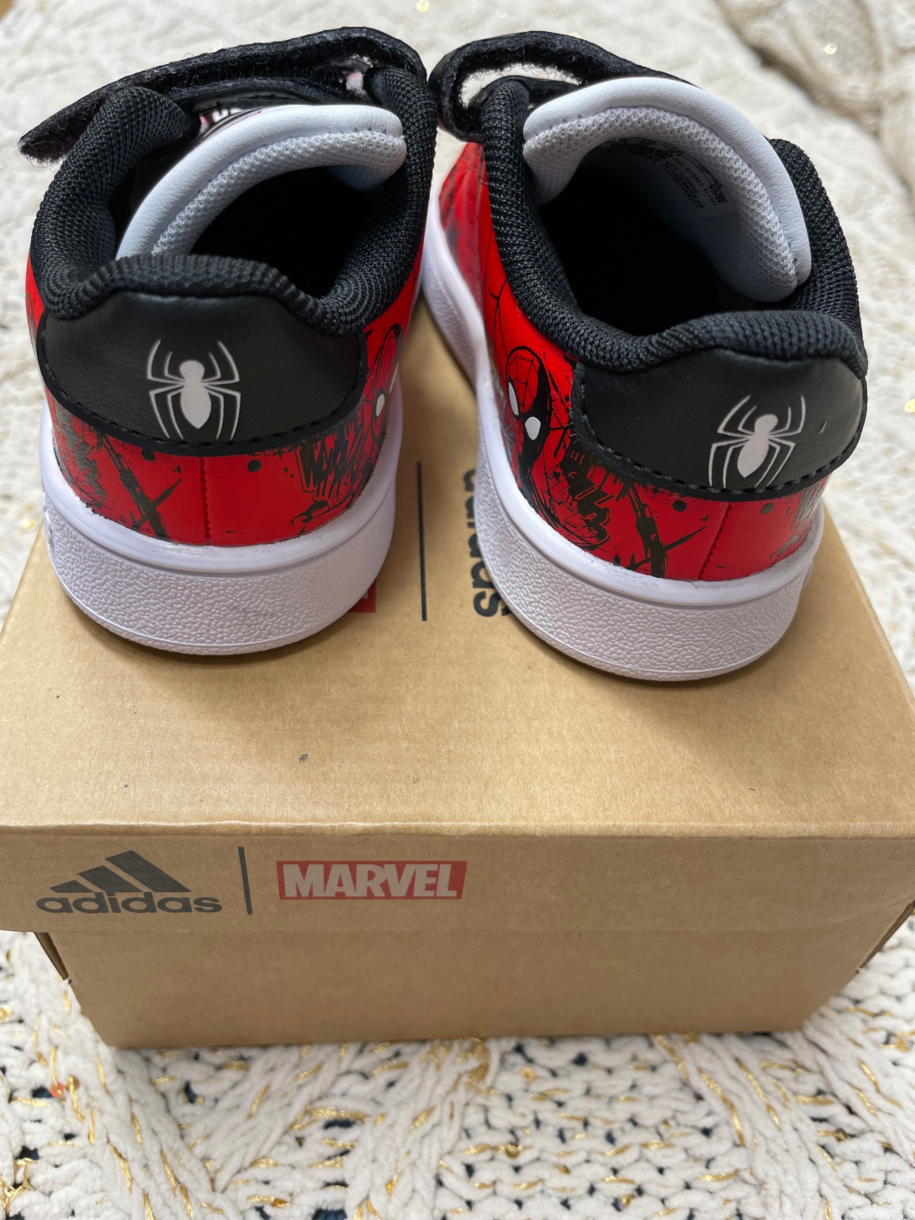 Детски маратонки Adidas Marvel