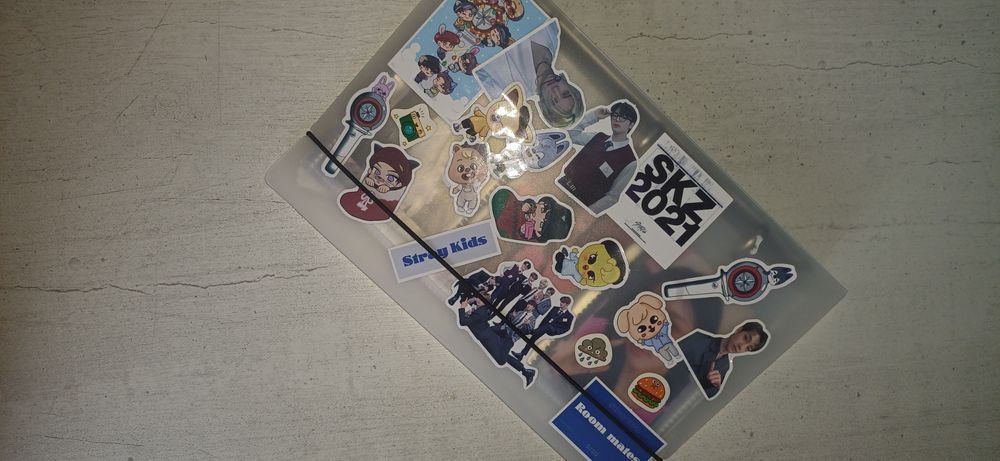 Продам альбом  г айдол + подарок