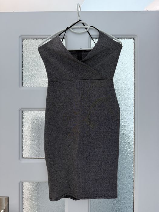 Блестяща рокля с гол гръб