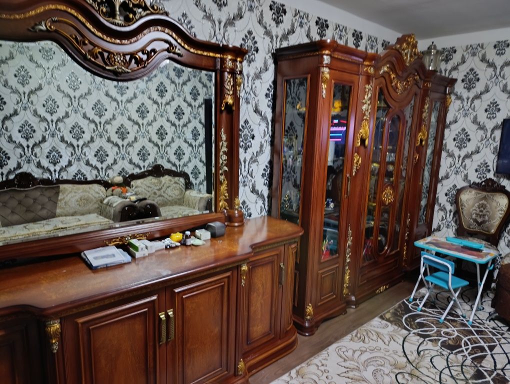 Срочно продаю Горку и камод Китай. Состояние отличное!