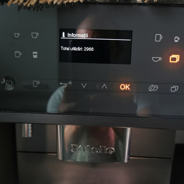 Aparat de cafea, expresor Miele CM 6560 cu wifi recipient lapte