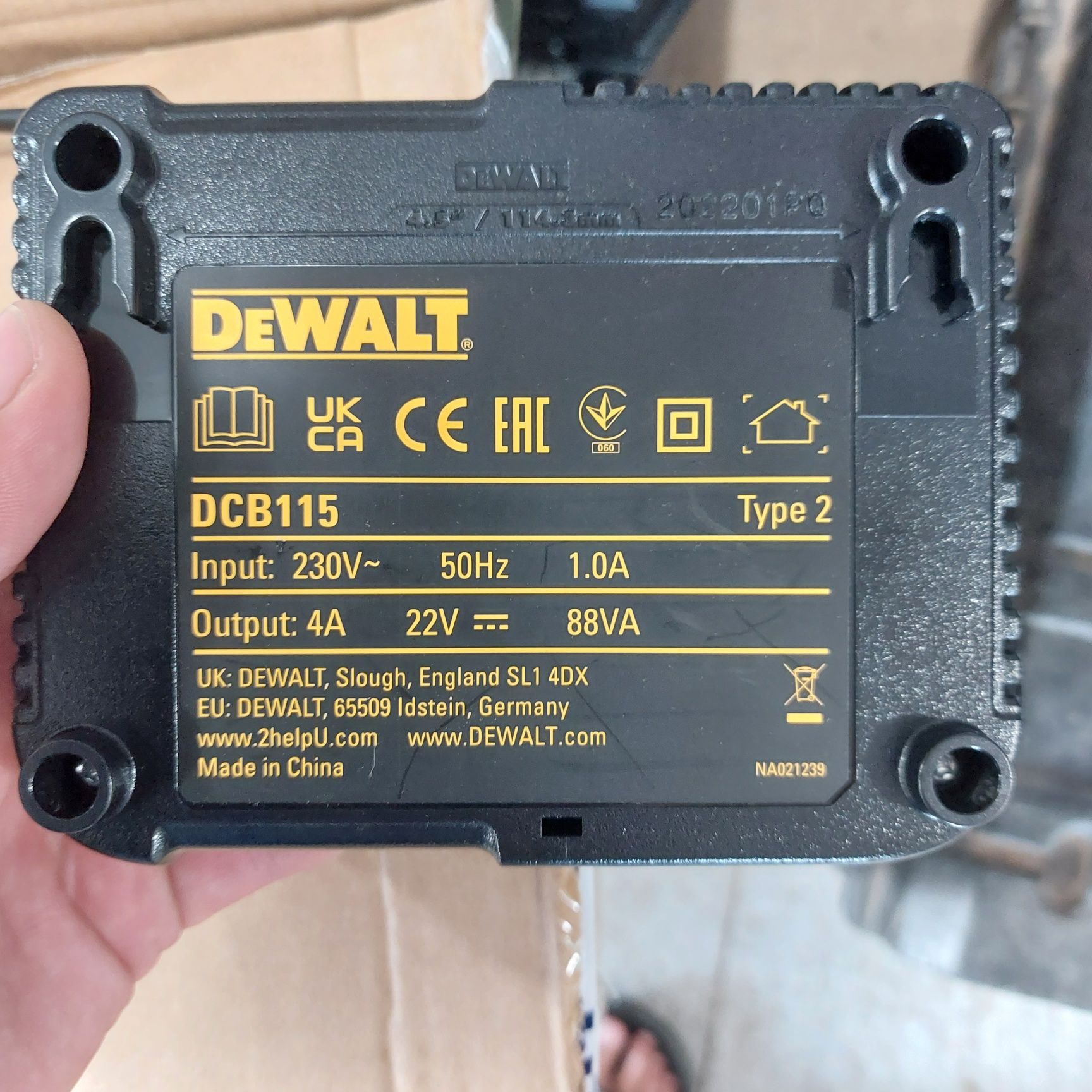 Dewalt DCB115 и DCB1104 бързо зарядно устройство Девалт НОВО