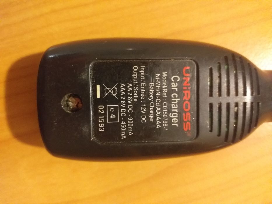 Incarcator acumulatori AA SI AAA Ni-cd