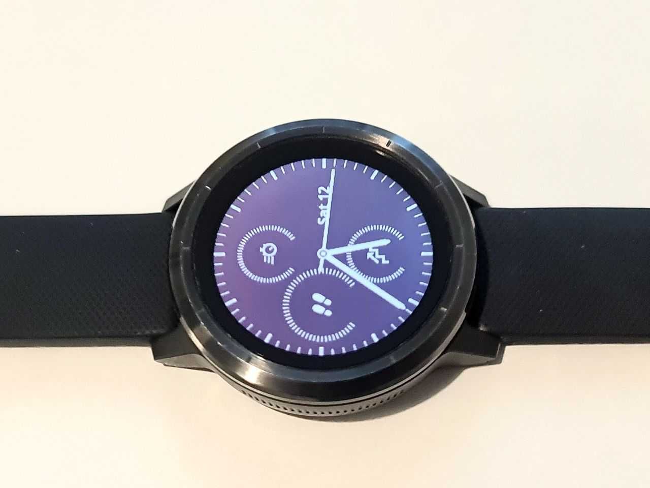 Смарт часовник Garmin Vivoactive 3