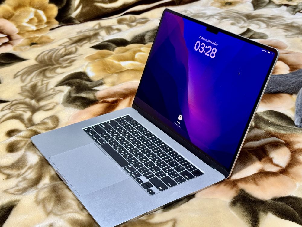 Macbook Air 15.3дюйма на M2 512gb