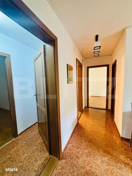 Apartament cu 4 camere, decomandat, cu garaj, zona Medicina