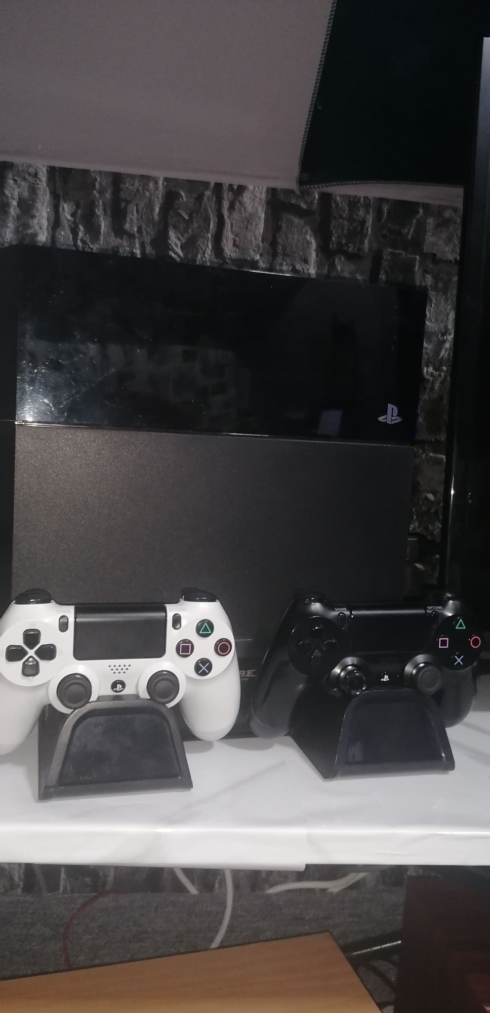 PlayStation 4 - 3 Controlere - 3 jocuri - suport