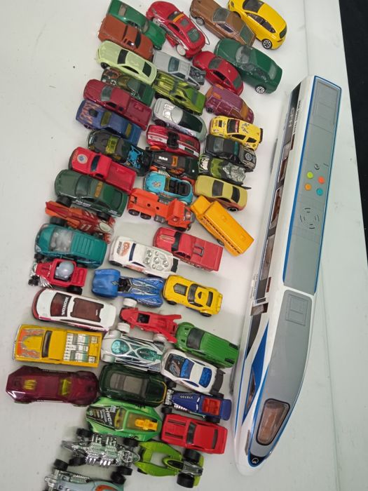 Машинки мини всё металл коллекционные Mattel 100 штук  отличное состоя