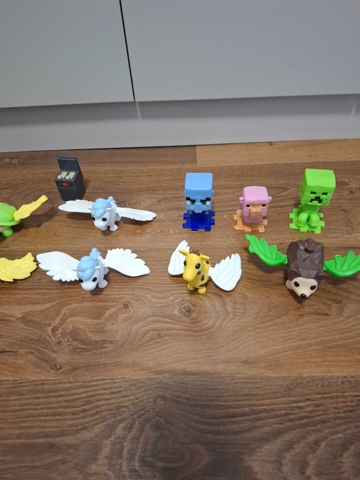 Figurine Adopt me , Mc donald noi