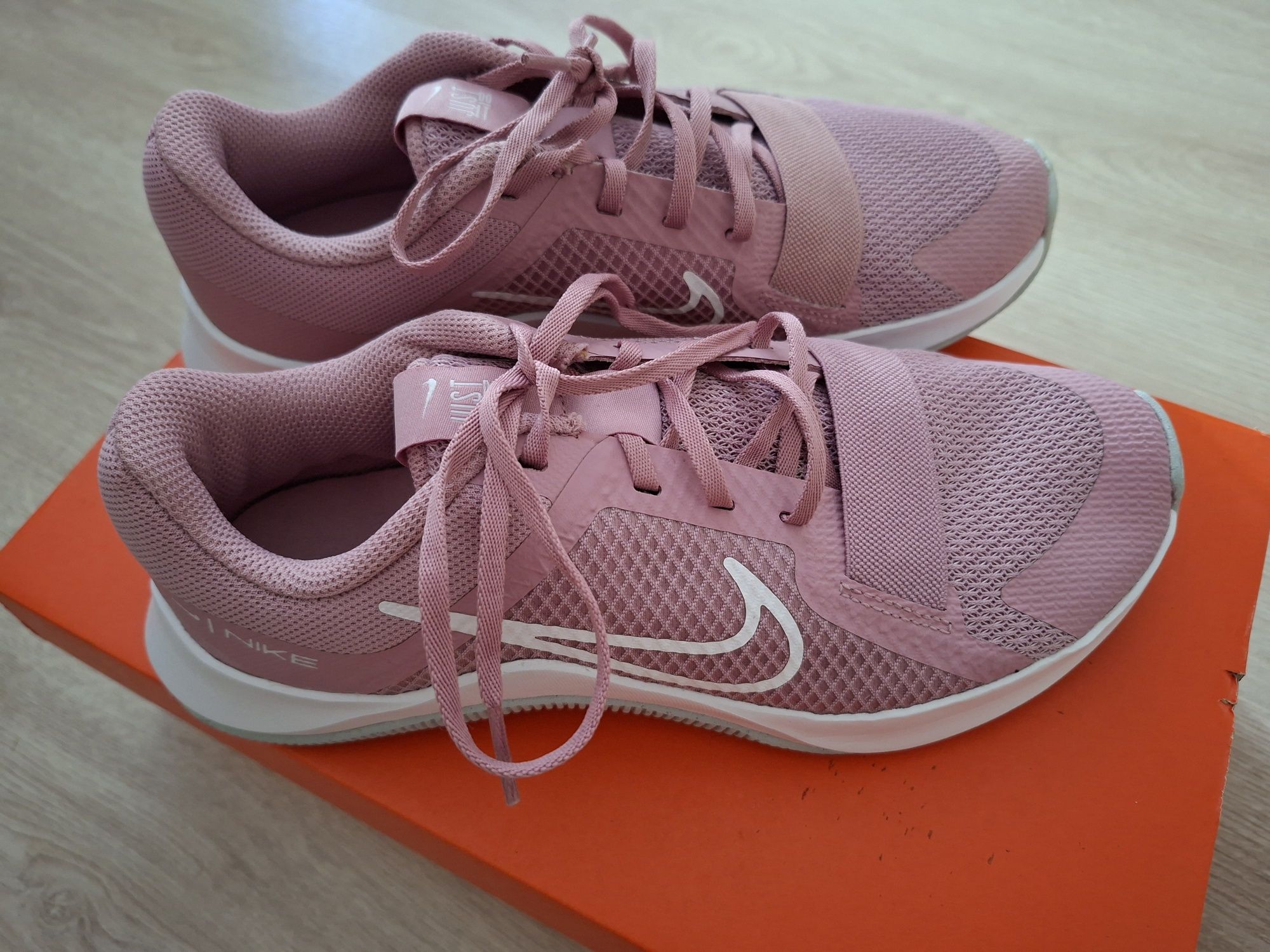Дамски оригинални маратонки Nike MC TRAINER 2