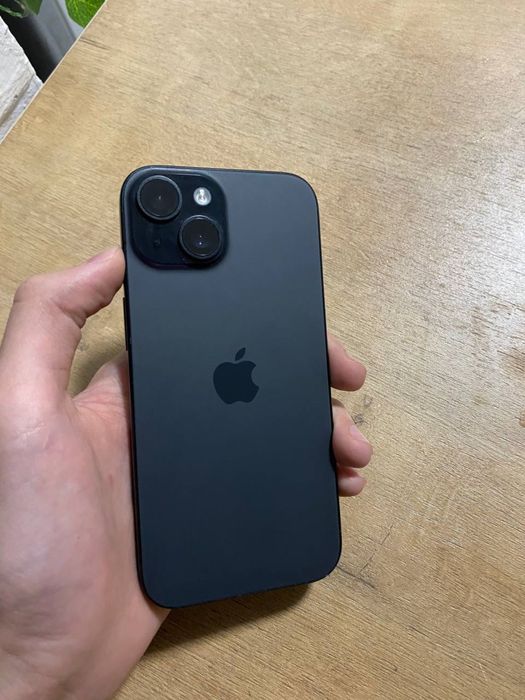 Айфон 15 128 гб есть маленький скол