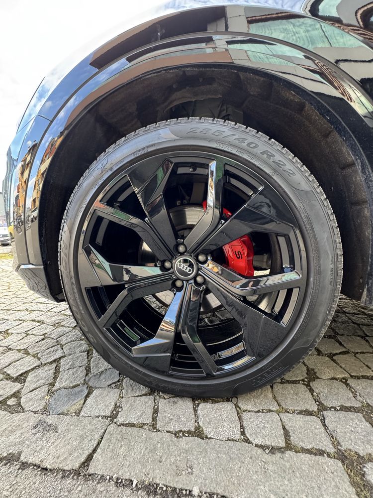 Черен джип Audi SQ8 под наем за абитуриентски бал