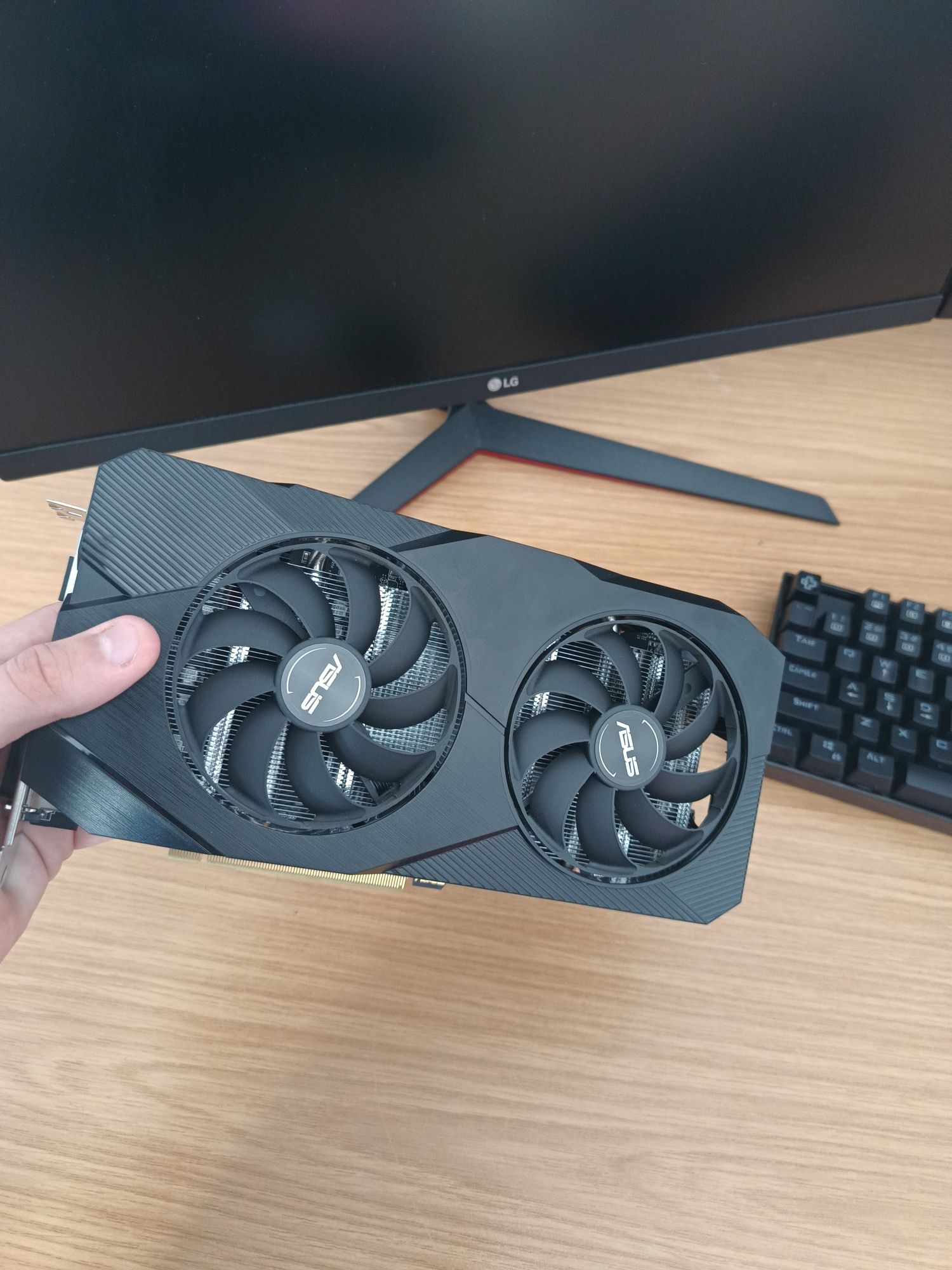 Vând RTX 2060 6gb Evo