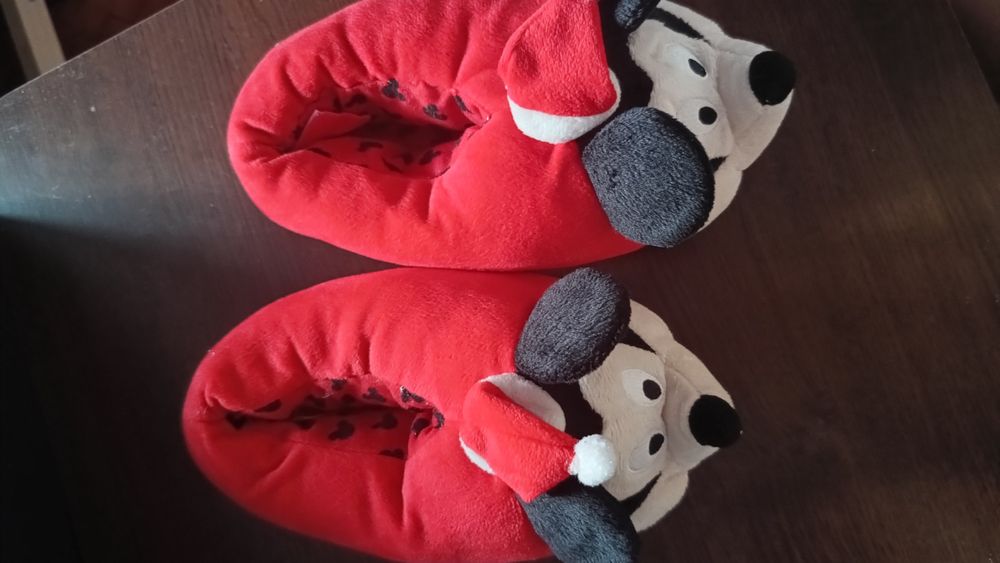Vând papuci de casa Disney