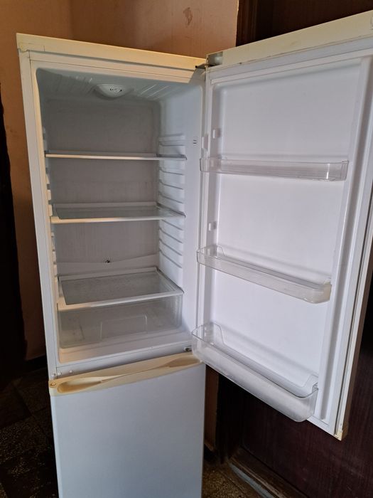 Хладилник с фризер