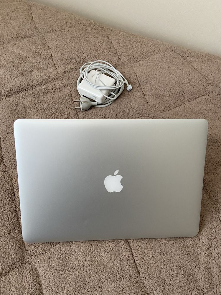 Apple Macbook Pro 11.4 Mid 2015 15.4" i7-4770HQ 16GB RAM 256GB SSD