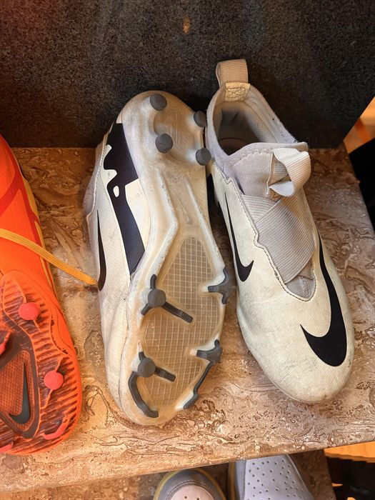 Футболни обувки бутонки и стоножки