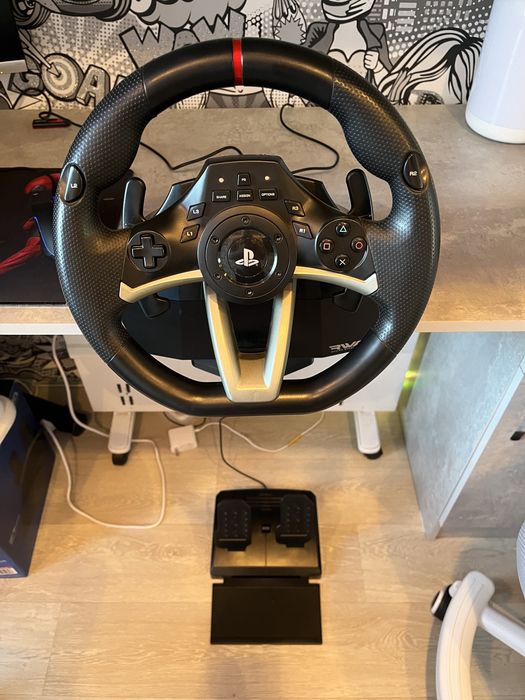 Игровой руль с педалями