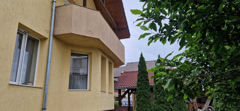 Casa 2 apt, 8 camere + 4 demisol, 308mp utili, 400m de mall Selimbar