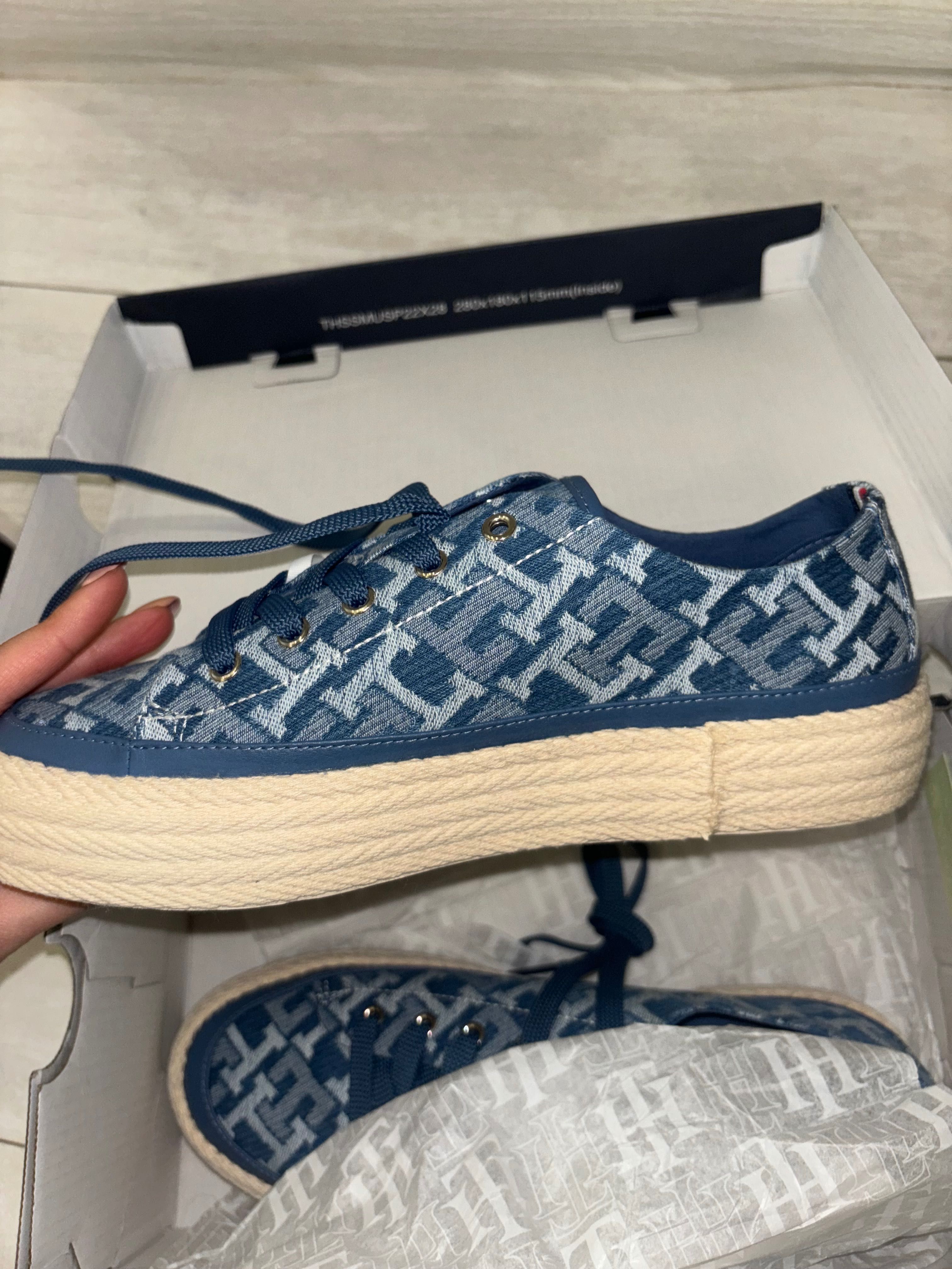 Обувки Tommy Hilfiger