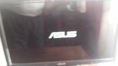 Monitor ASUS 19 Inci Wide (model lung)