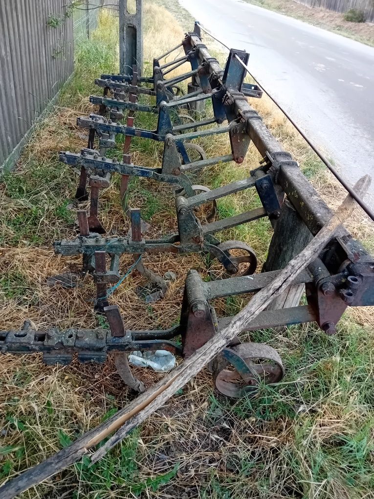 Vând tractor U650, plug disc și cultivator