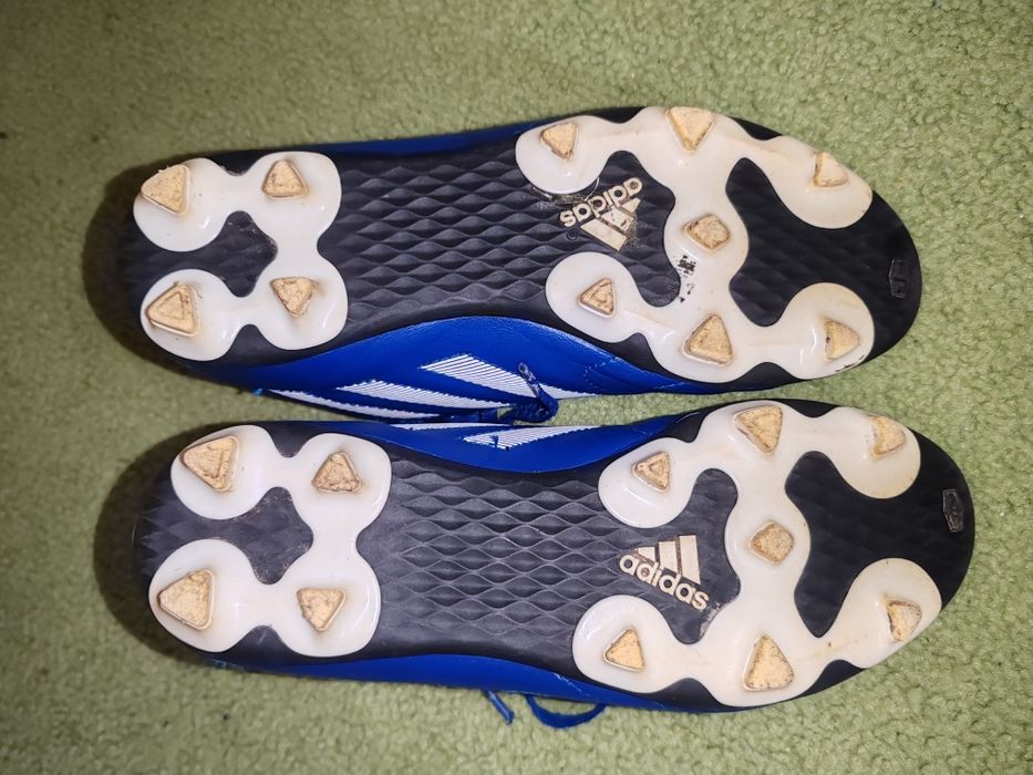 Футболни бутонки