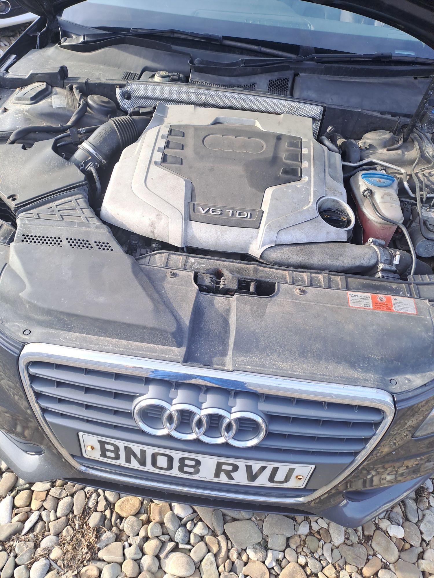 Vând Motor Audi A4 B8 2.7 TDI CGKA ,Motorul este pe mașină!