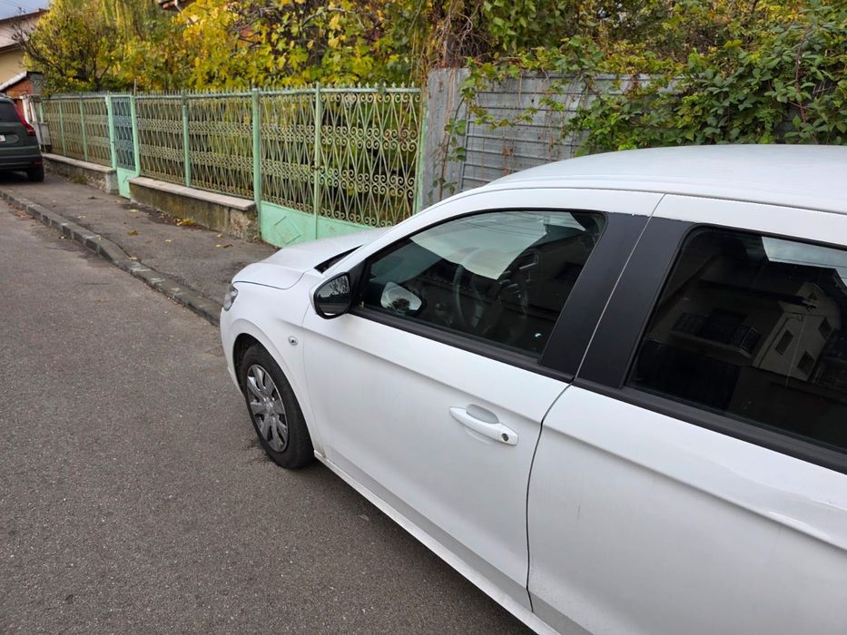 Vând Citroen C-elisee 1,2 benzină, 2017, full cu navigație.