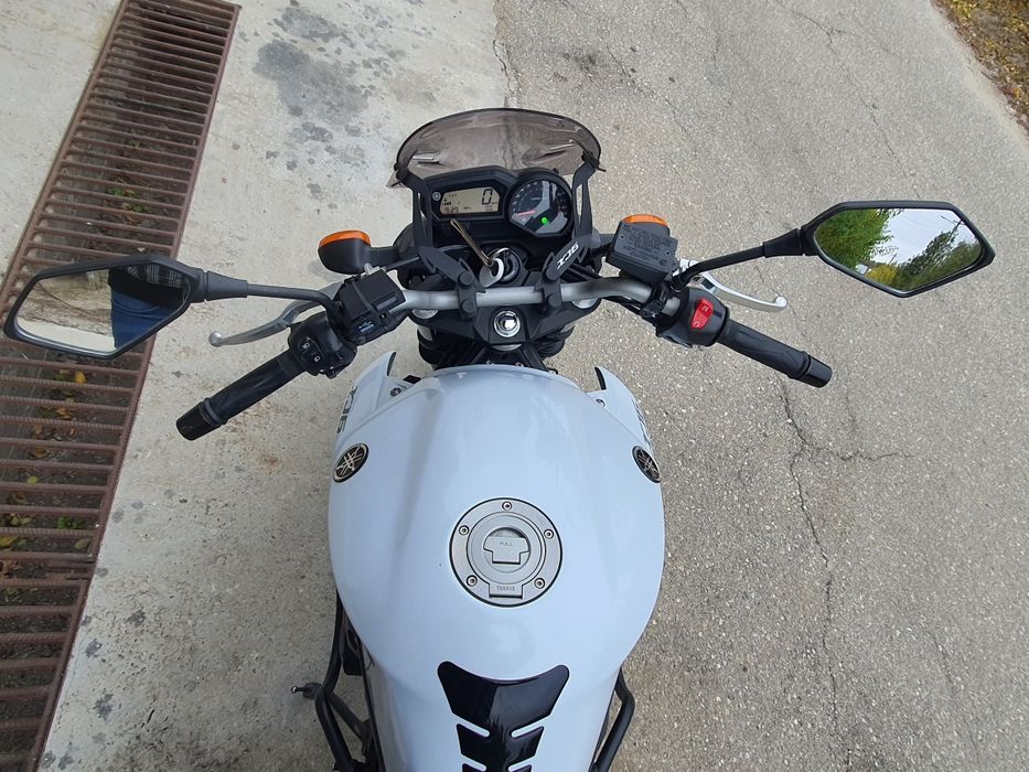 Motocicleta YAMAHA XJ6 N