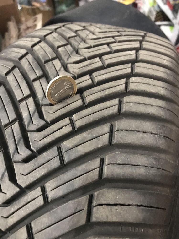 Гуми  215/55r18 всесезонни