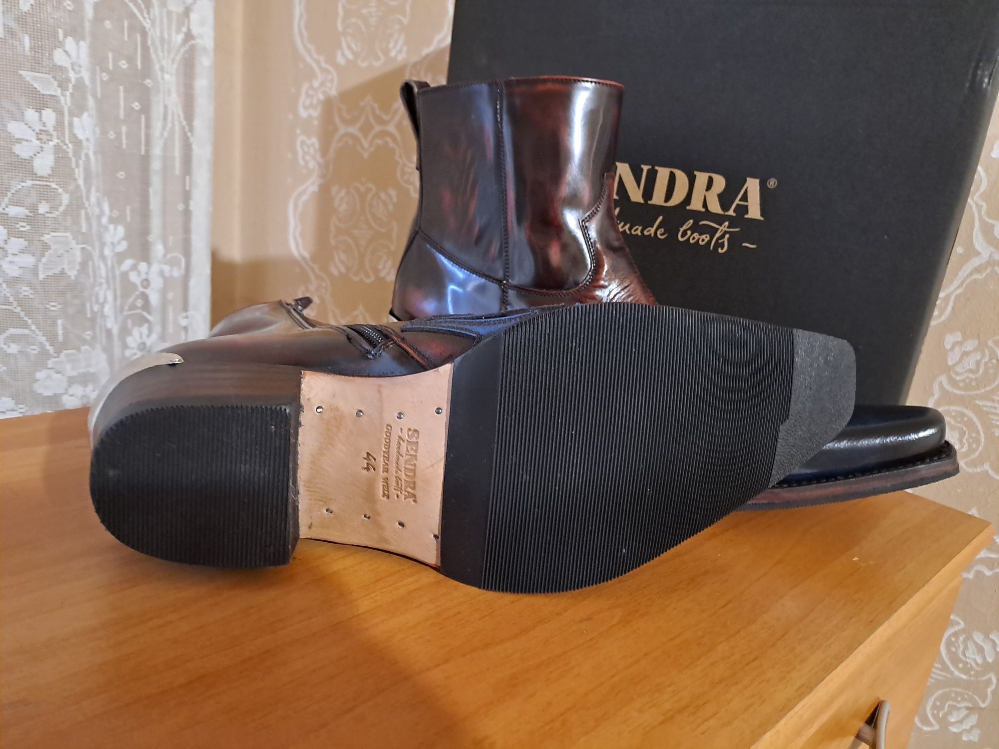 Cizme Sendra originale noi ,44 mărimea ,1200 lei