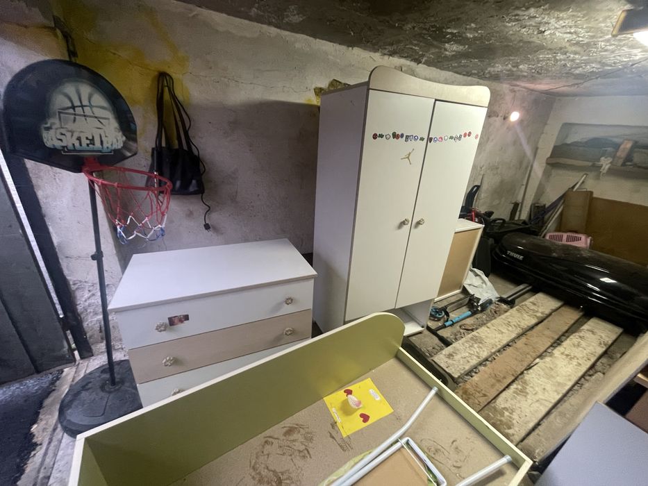 Гардероб и скрин детски - подарявам