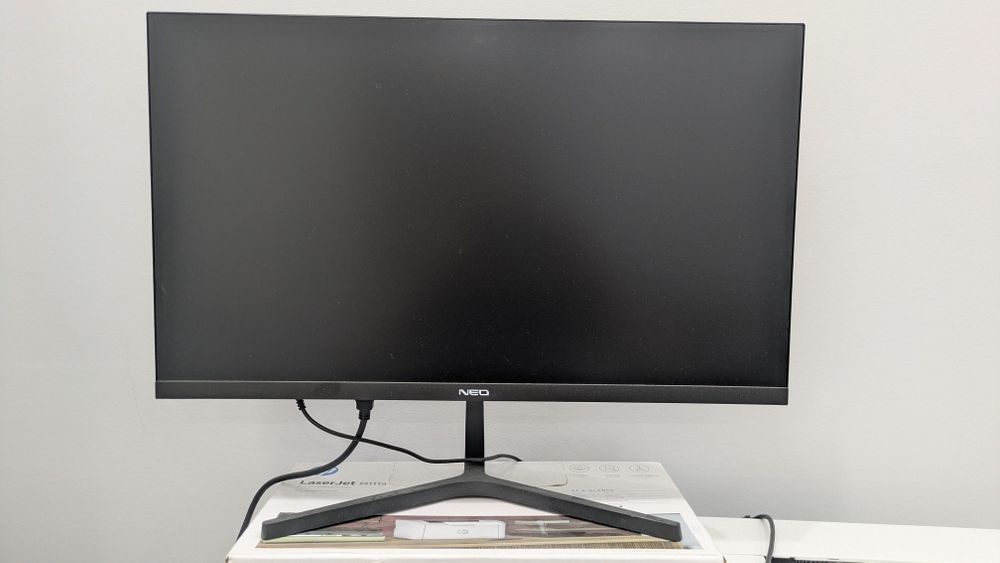 Монитор Neo в коробке