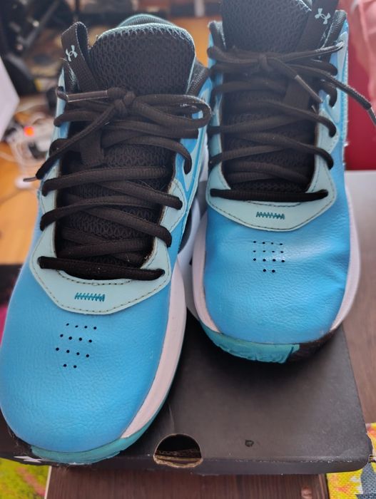 Adidași Under Armour