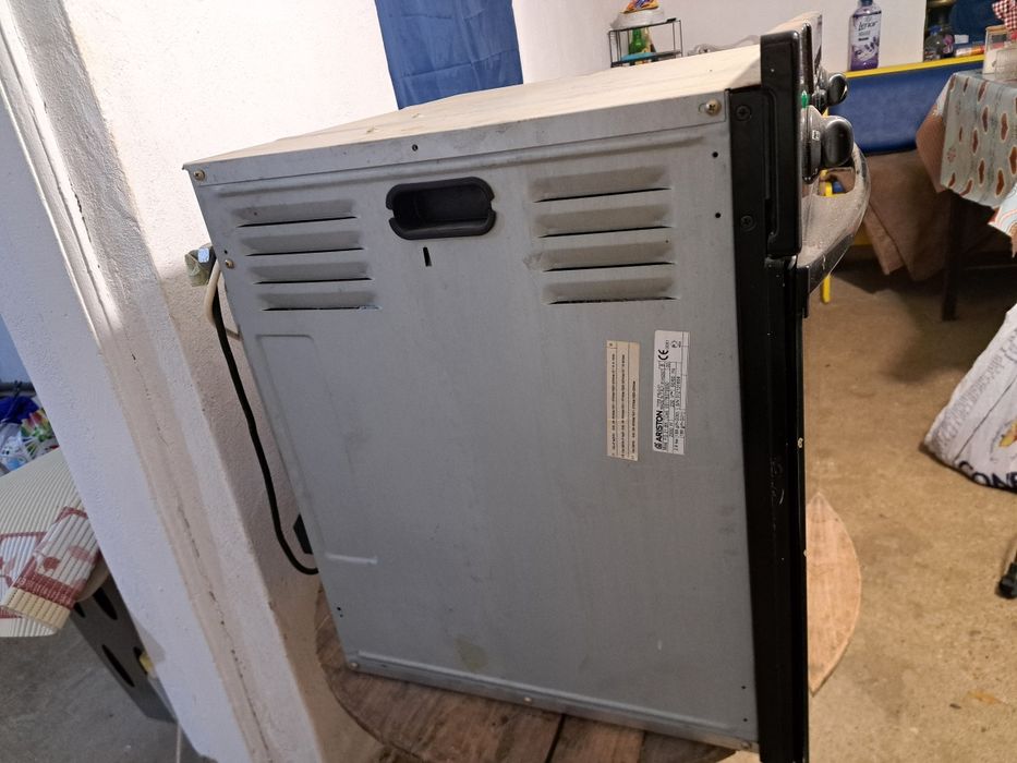 Cuptor Ariston electric și gaz
