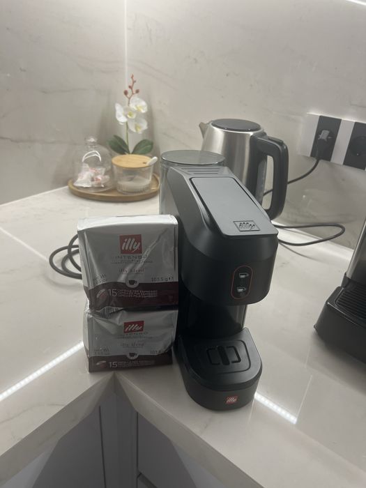 Капсулна кафемашина ILLY SMART MPS