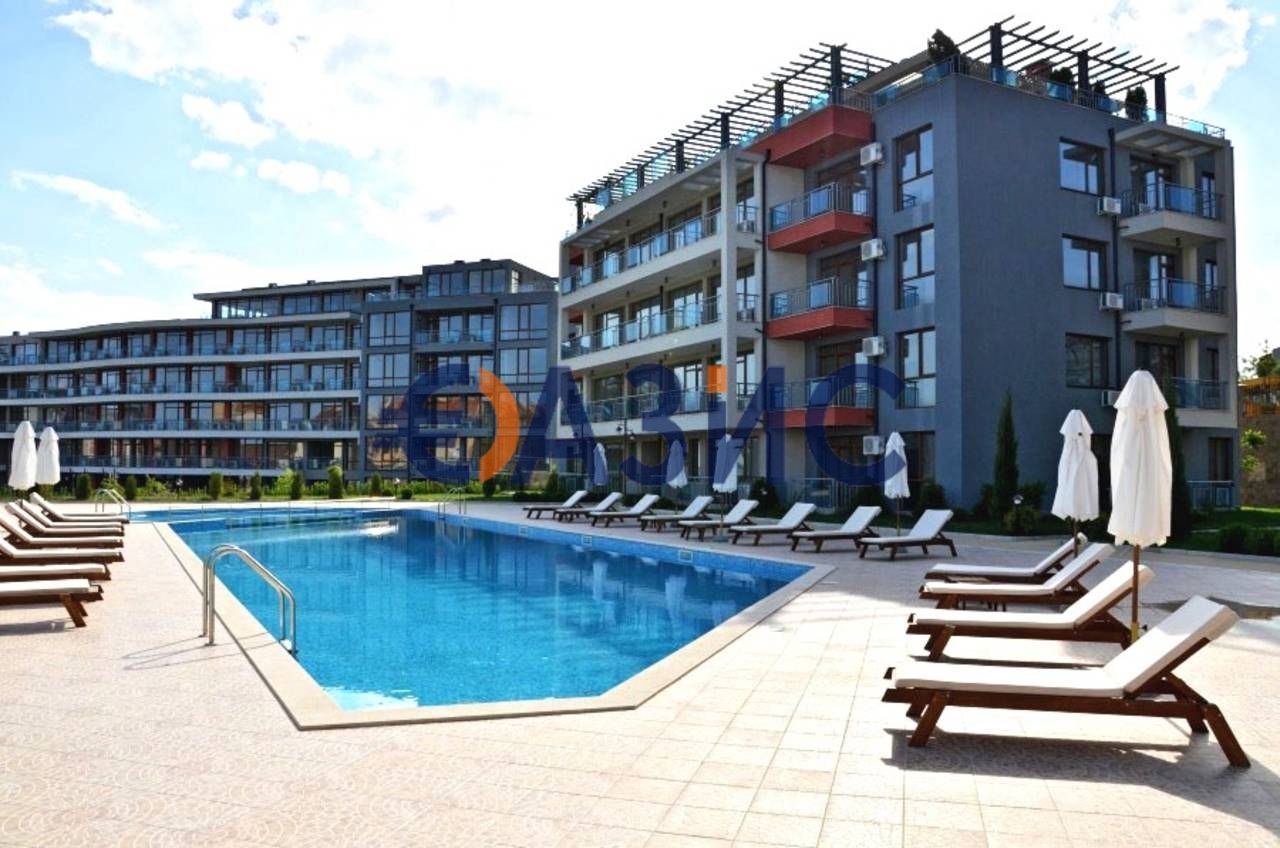 Двустаен апартамент в комплекс Сан Вейв в Свети Влас, България, 67 кв.