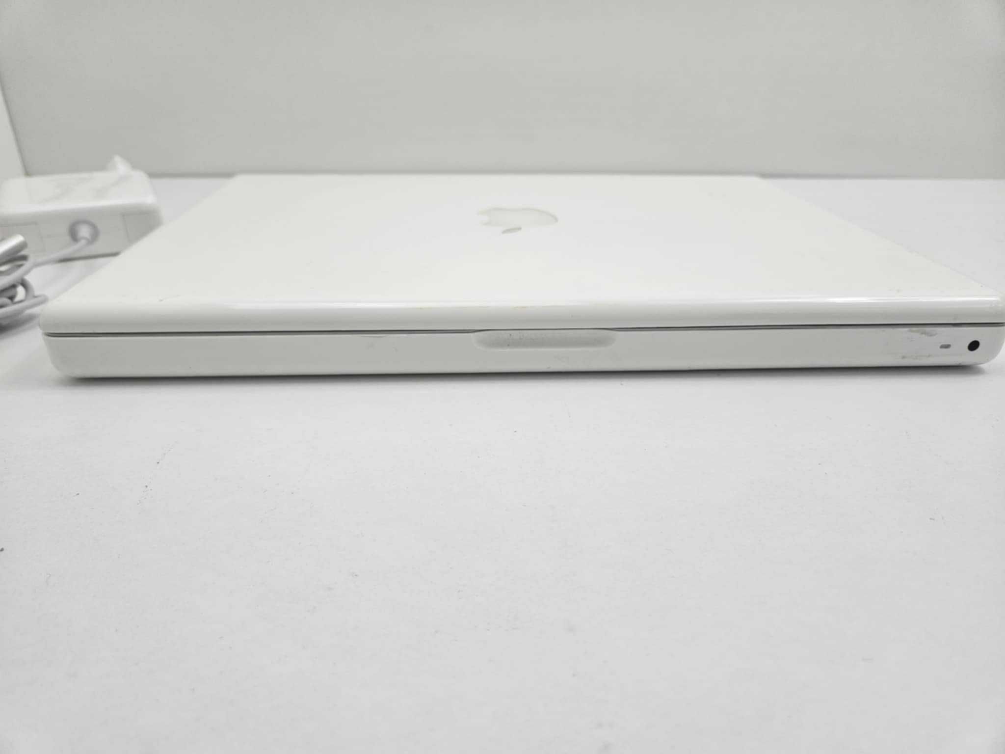 Лаптоп Macbook A1181/ 2.4GHz Intel Core 2 Duo / 2GB RAM / 160GB
