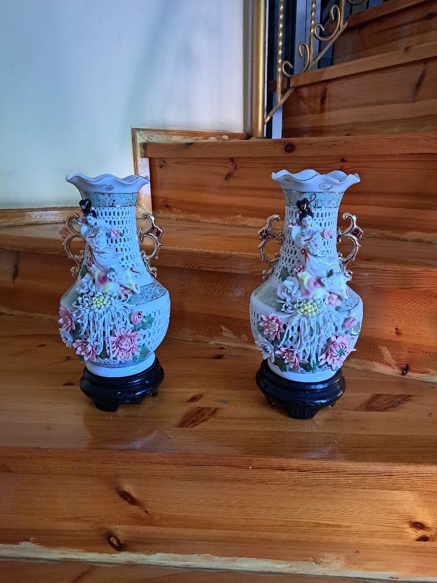 Китайские фарфоровые вазы.
