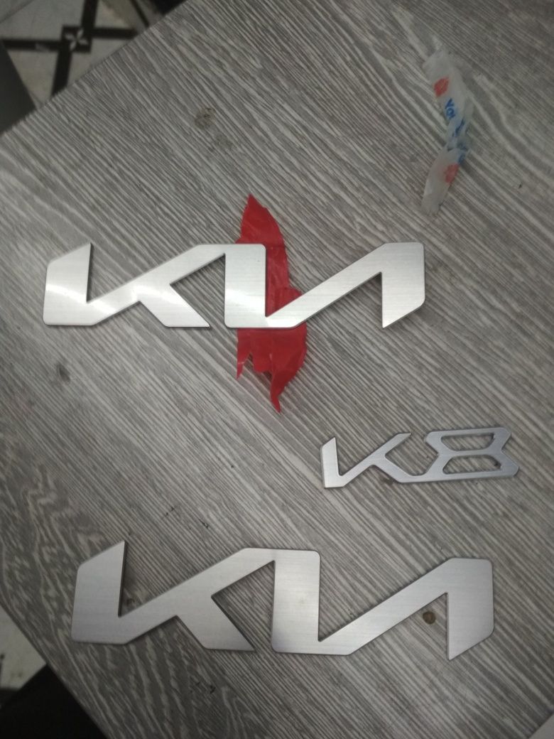 Kia k8 enblema ariginal
