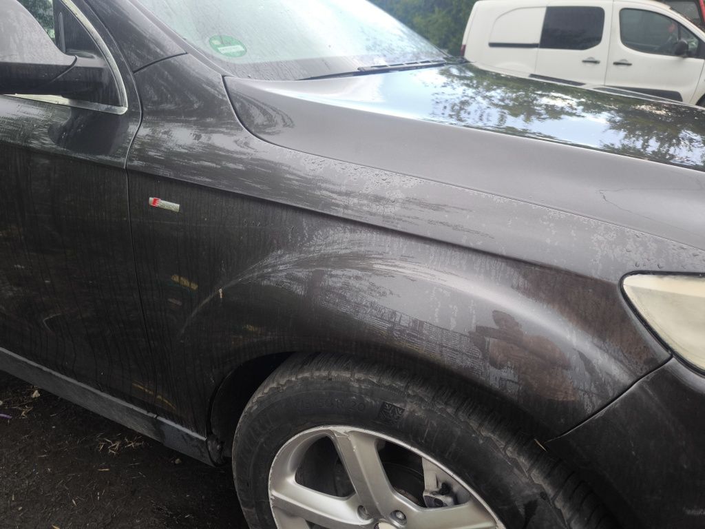Преден десен калник Audi Q7 4L