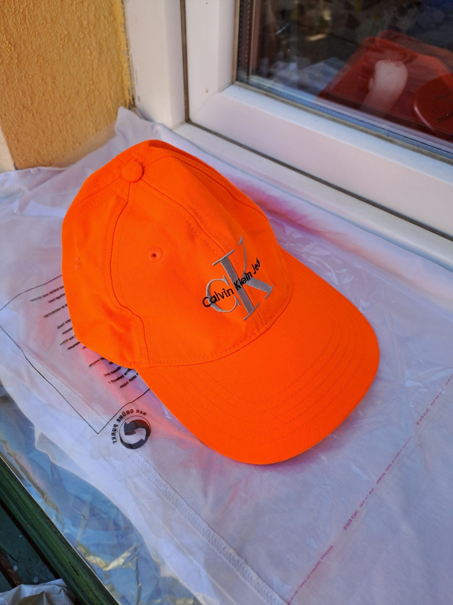 Шапка на Calvin Klein Jeans