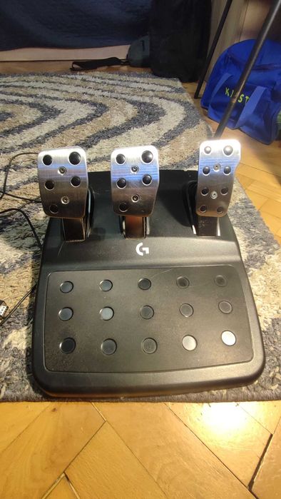 Logitech G923 TrueForce + лост за скорости.