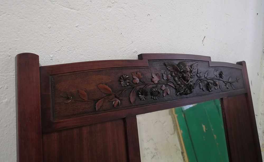 Oglinda veche din cristal cu rama din lemn