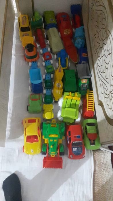 Мошинча  много...