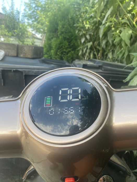 Scuter Electric Fara Permis